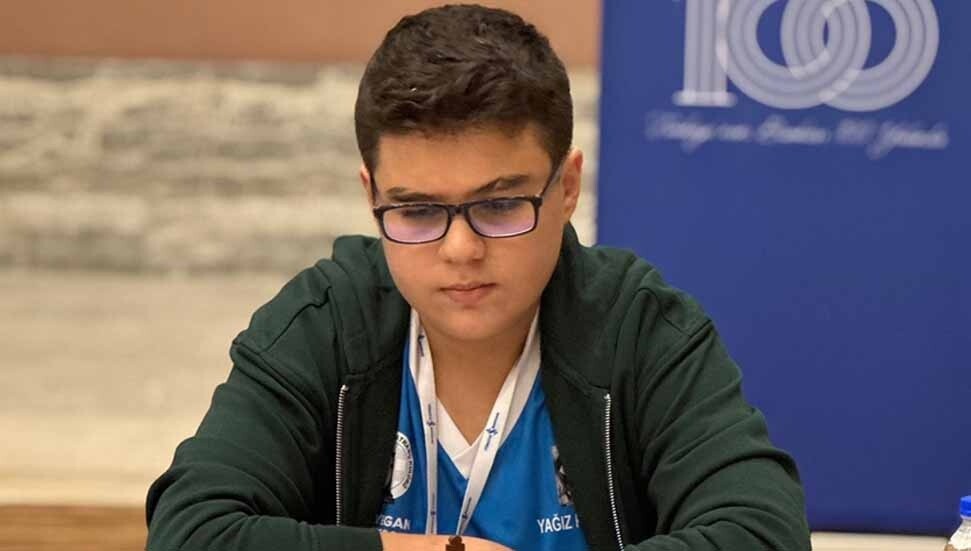 Satrançta 13 yaşındaki Yağız Kaan Erdoğmuş'un "Büyükusta" ünvanı onaylandı