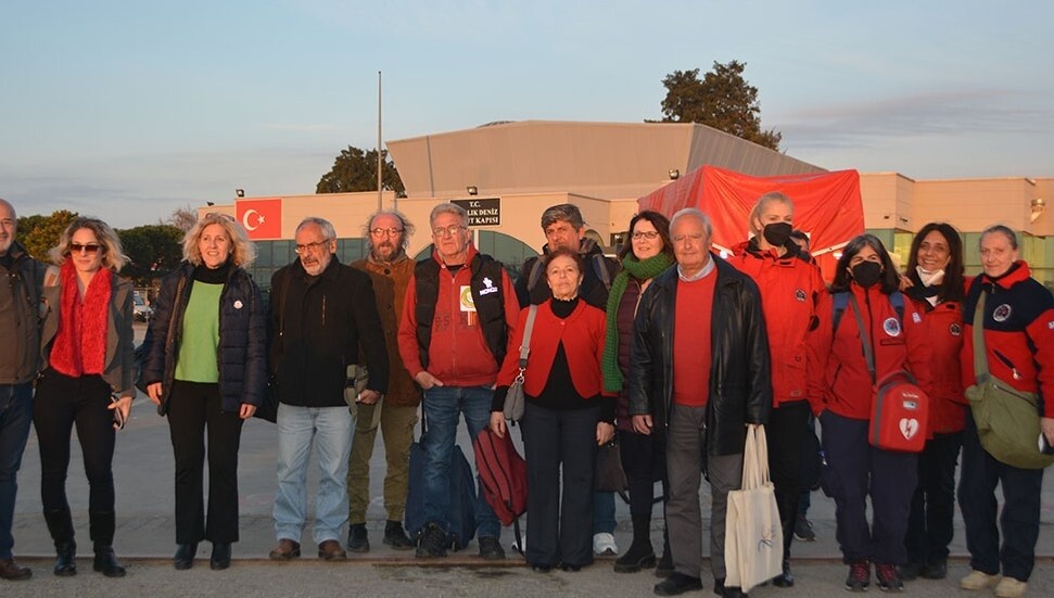 Yunanistan'dan deprem bölgesi için yardımlar sürüyor