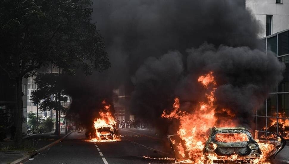 ABD, Fransa'daki vatandaşlarını olaylardan uzak durmaya çağırdı