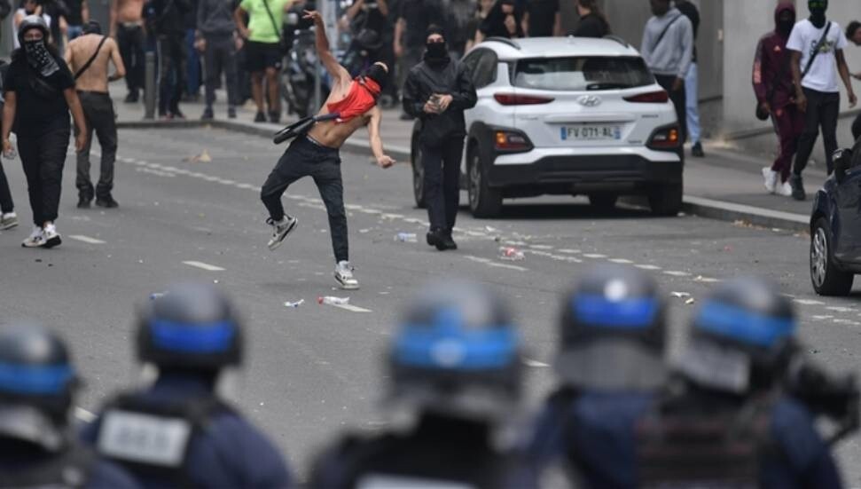 Fransa Başbakanı Borne: Ülkede düzenin sağlanması için OHAL dahil tüm ihtimaller masada