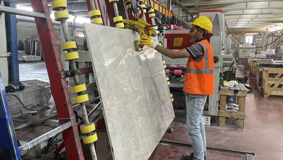 Elazığ'ın vişne, Diyarbakır'ın siyah inci mermeri Kanada ve Avusturya'ya gönderilecek