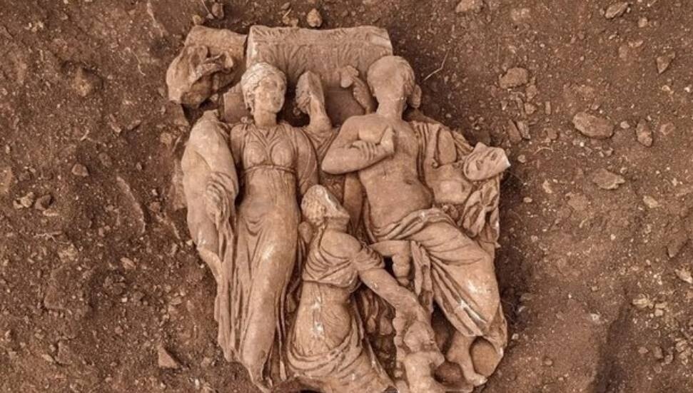 Mersin'in Olba Antik Kenti'nde kadın heykeli ve 2 friz parçası bulundu