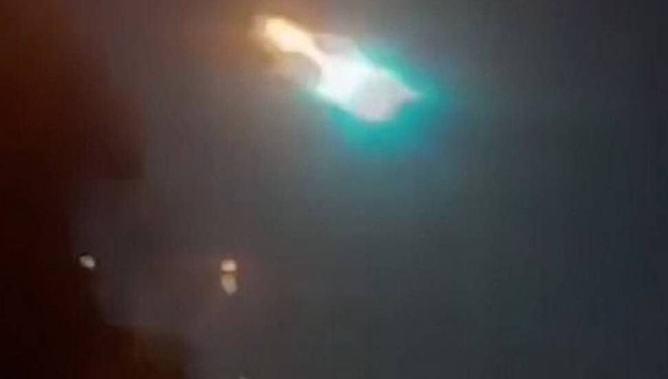 Doğu ve Güneydoğu'da bazı şehirlerde gökyüzünde görülen "parlak ışık" kameralara yansıdı