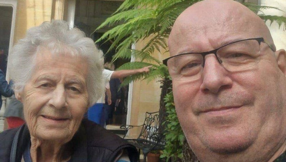 Morfin verilen yaşlı hasta, bir yabancının evindeki yatağa bırakıldı