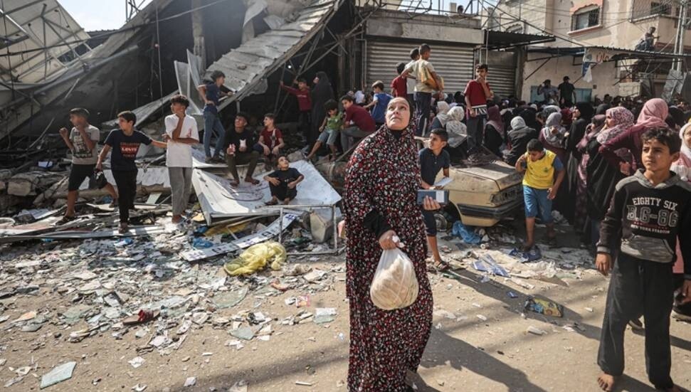 BM: Gazze'de insanlar ekmek kuyruğunda beklerken hava saldırılarına maruz kalıyor