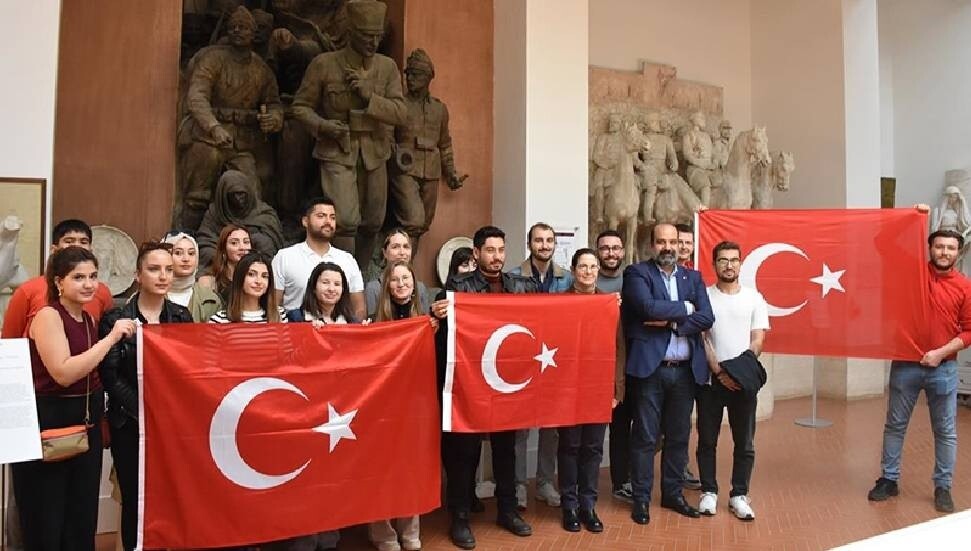 İtalya'daki Türk öğrenciler, Atatürk'ün ilk heykellerini yapan Pietro Canonica'nın müze evini gezdi