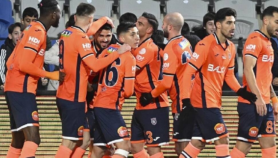 Başakşehir, sahasında Pendikspor'u 4-1 yendi