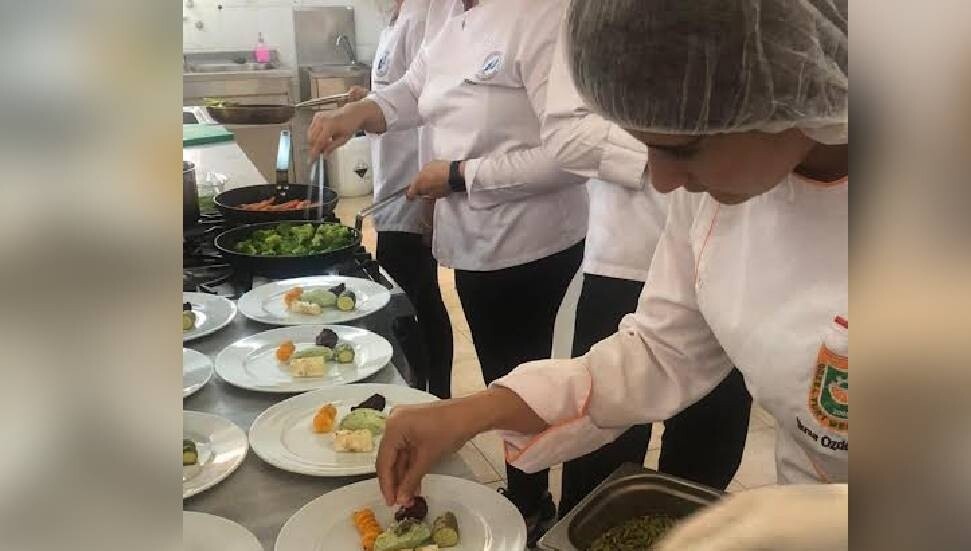 LAÜ Gastronomi ve Güzelyurt Meslek Lisesi Yiyecek İçecek Hizmetleri alanı öğrencileri mutfak atölyesine katıldılar
