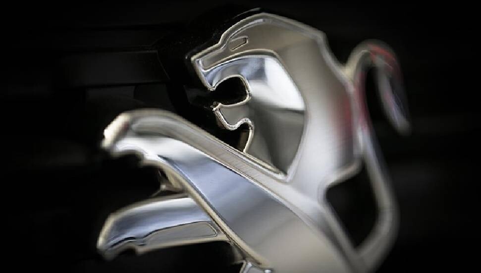 Peugeot'un yeni modeli E-Traveller yollara çıkıyor