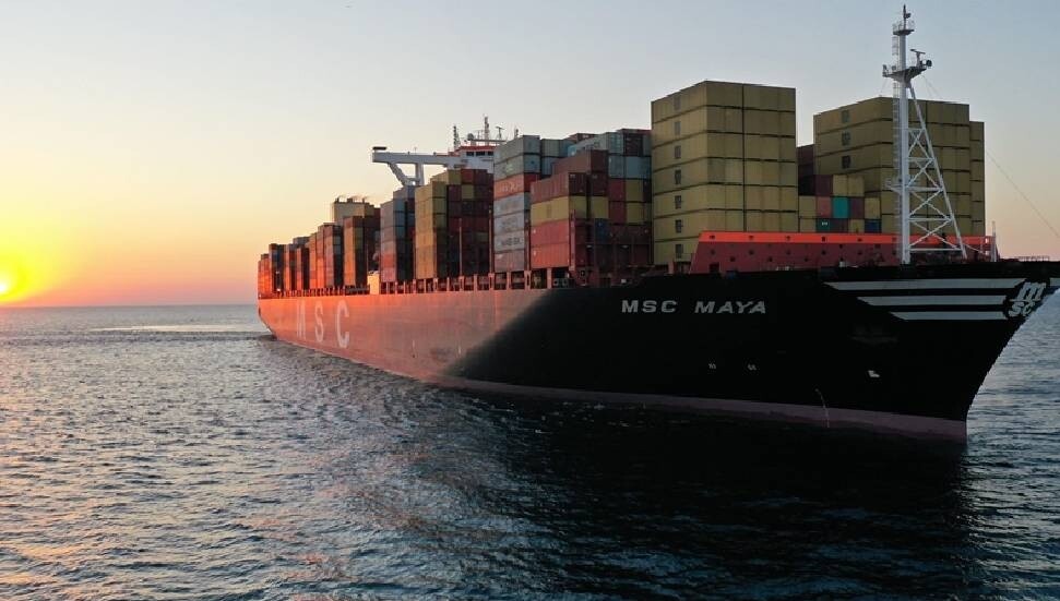 Kızıldeniz'deki saldırılar devam ederken rotalarını değiştiren gemilerin sayısı artıyor