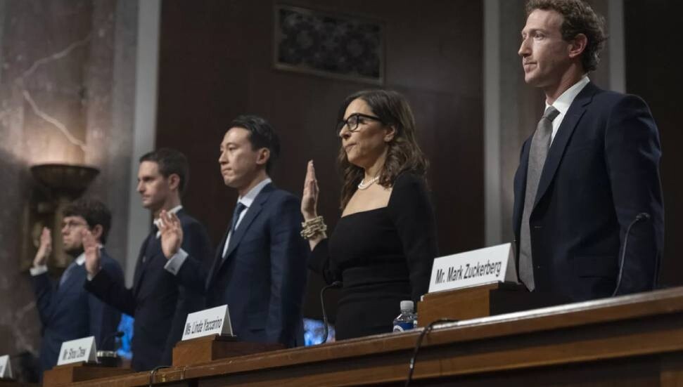 Mark Zuckerberg, ABD Senatosu'nda verdiği ifadede sosyal medya mağduru ailelerden özür diledi