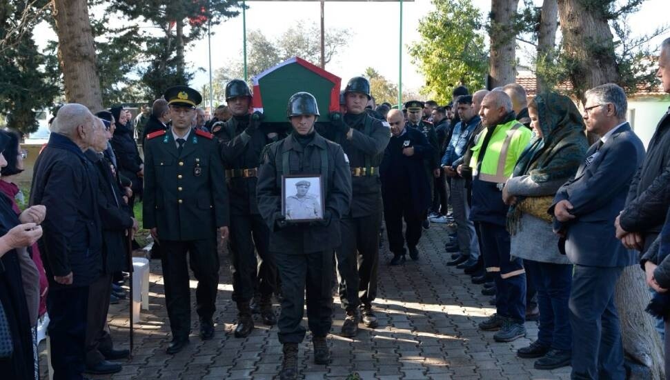 Ersin Tatar ve eşi Sibel Tatar, Erdem Oskar’ın cenaze törenine katıldı