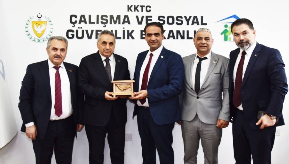 Sadık Gardiyanoğlu, Türkiye Kamu-Sen Genel Başkan Yardımcıları Türkeş Güney ile Ahmet Demirci'yi kabul etti