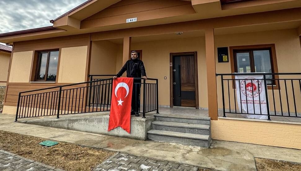 Ulusal ve uluslararası medya mensupları Adıyaman'da deprem bölgesi hakkında bilgilendirildi