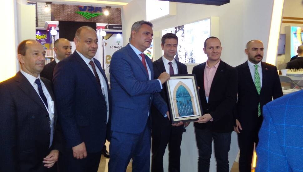 Tugay Tunçer ve heyeti North Cyprus şemsiye standını ziyaret etti