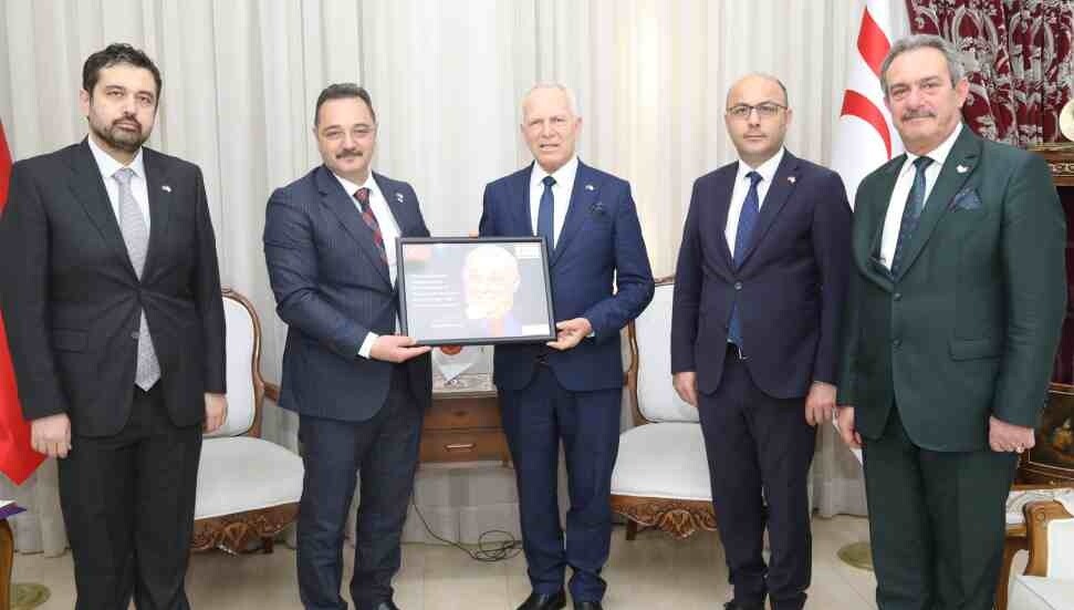 Zorlu Töre, Türk İnternet Medya Birliği heyetini kabul etti