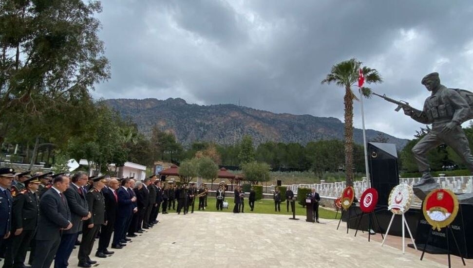 18 Mart Şehitler Günü dolayısıyla Boğaz Şehitliğinde tören düzenlendi