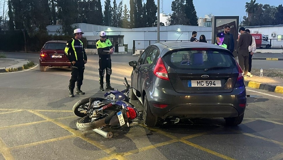 Lefkoşa'da kaza: 19 yaşındaki motosiklet sürücüsü Sami Sevinç ağır yaralandı
