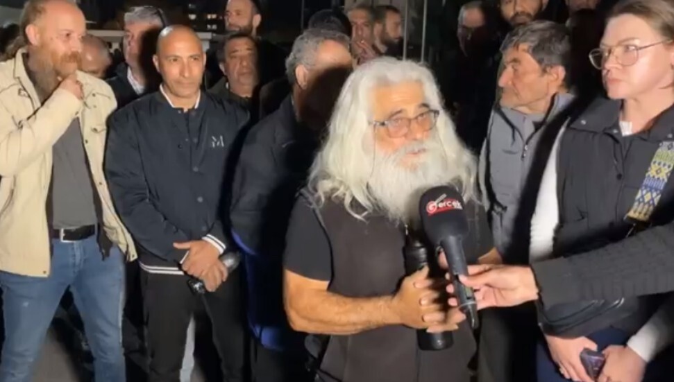 Serdinç Maypa için toplanan grup, sabaha kadar Lefkoşa Polis Müdürlüğü önünde bekleme kararı aldı