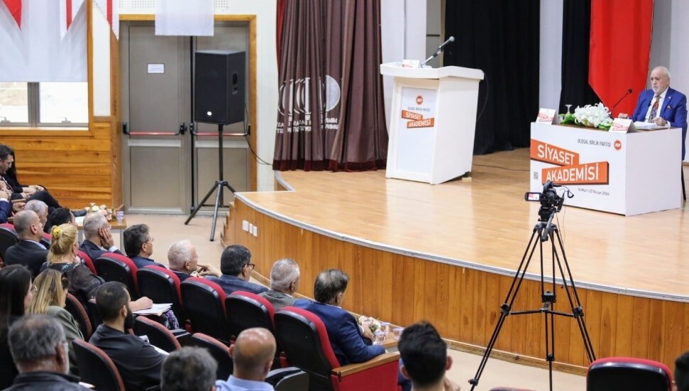 UBP Siyaset Akademisi 3. hafta derslerini Basa, Şafak ve Özçınar verdi