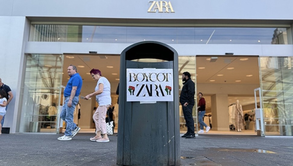 Hollanda'da Inditex grubuna bağlı Zara şubeleri önünde İsrail protesto edildi