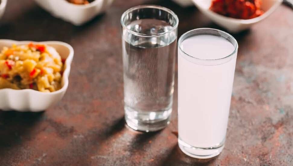Türkiye'de rakı, KKTC'den yüzde 261 daha pahalı