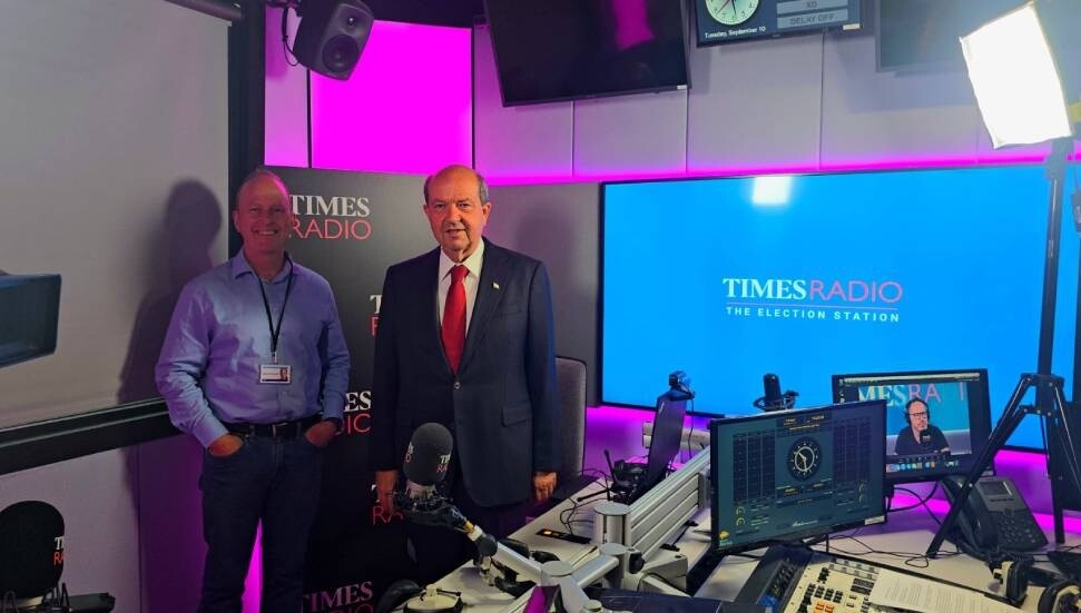Cumhurbaşkanı Tatar, Times Radyo’nun yayınına katıldı: Ambargolar kaldırılmalı