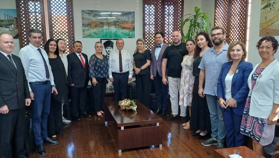 Ataoğlu, TÜRKSOY Opera Günleri etkinliğine katılmak için ülkede bulunan sanatçıları kabul etti