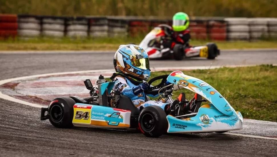 Kenan Sofuoğlu'nun oğlu Zayn, 4 tekerde de şampiyon!