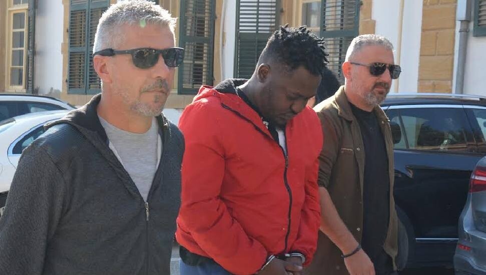 Polisleri görünce çantasını fırlatıp kaçtı: Çantasından uyuşturucu bulunan zanlı tutuklandı