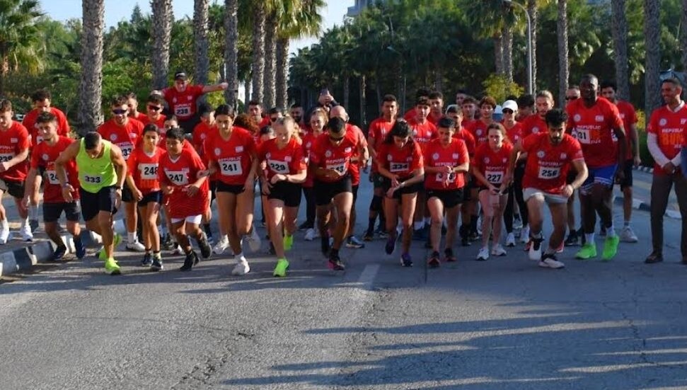 DAÜ, Cumhuriyet’in 41. yılına özel koşu etkinliği düzenledi