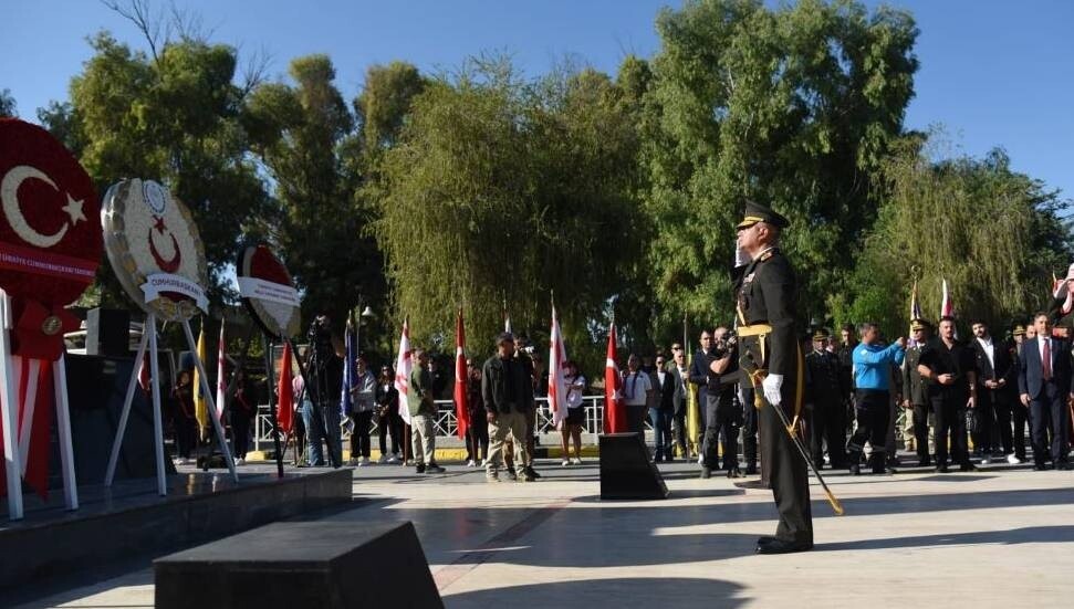 Atatürk Anıtı önünde 15 Kasım töreni yapıldı