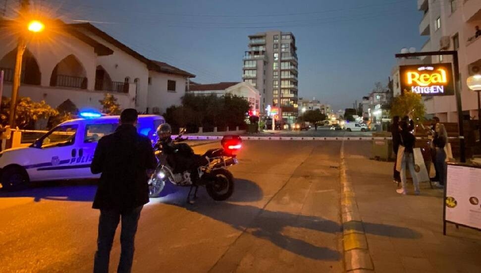 Girne'de bomba ihbarı: Polisler olay yerinde