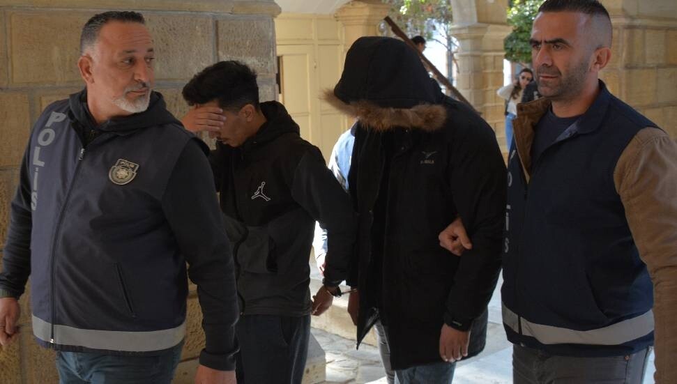 Araçlarında ve evlerinde uyuşturucu bulundu: 6 gün tutuklu kalacaklar