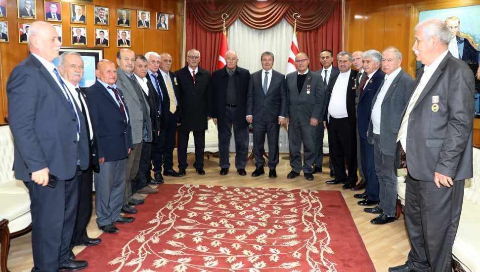 Ünal Üstel, Kıbrıs Türk Barış Kuvvetleri Gaziler Derneği’ni kabul etti