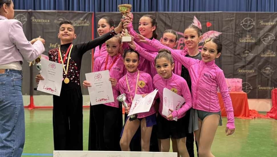 Kıbrıslı Türk Gençler Güney Kıbrıs'ta dans ve drama şovuyla büyüledi