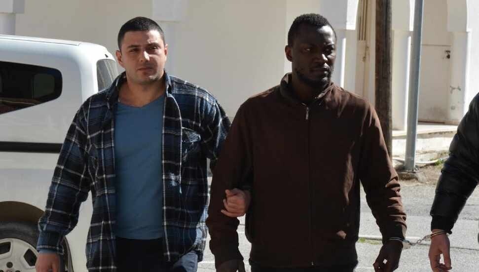 Uçak bileti kesmediği için tartıştığı iş verenini darbetti!