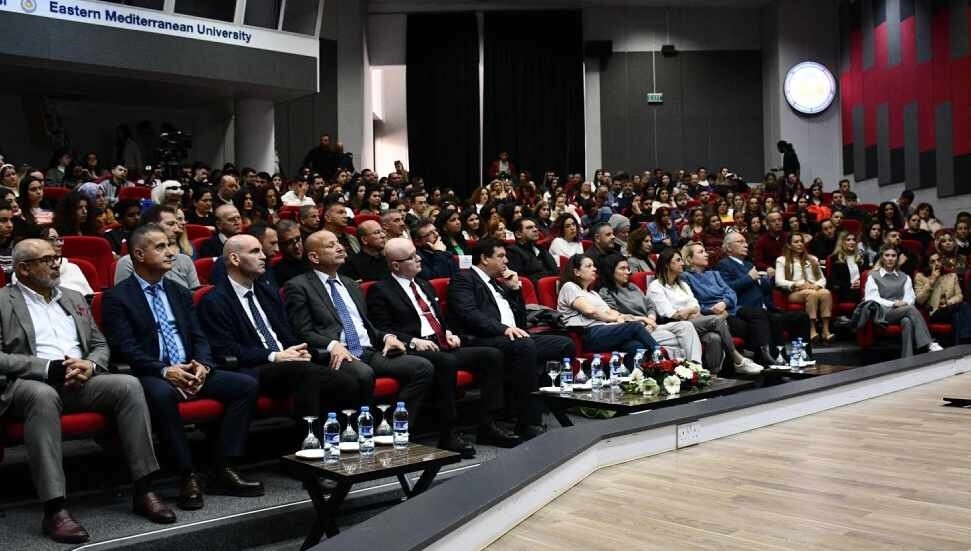 DAÜ’ de Ahmet Şerif İzgören “Hayata Değer Katmak” konulu seminer gerçekleştirdi