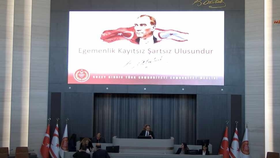 Tepkilerin ardından Meclis adım attı: Atatürk'ün sözü ve görseli ekrana yansıtıldı