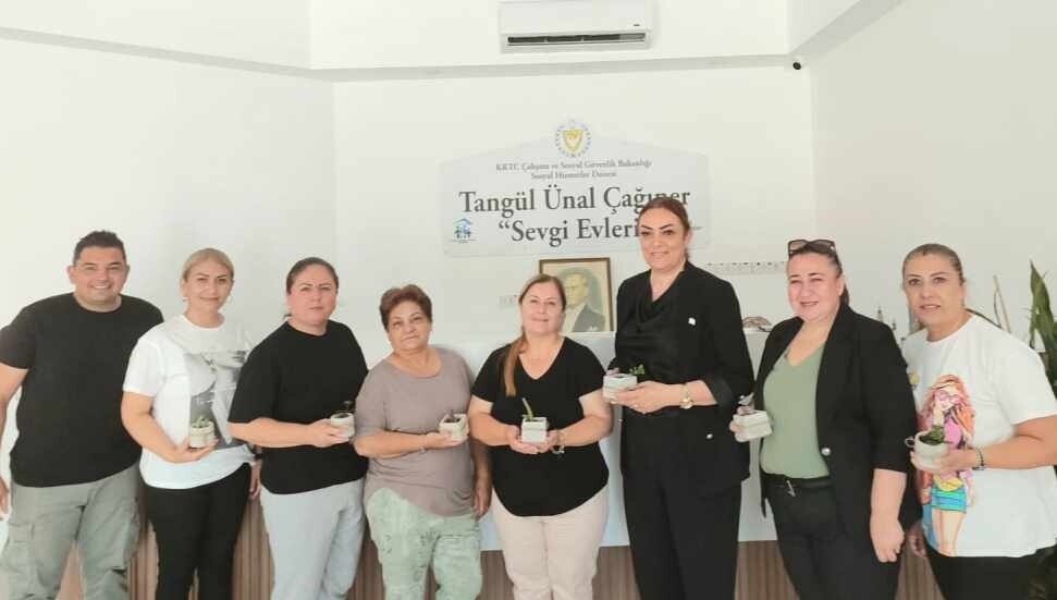 Sevgi Evleri’nde anlamlı ziyaret: Bakıcı annelere anneler günü kutlaması