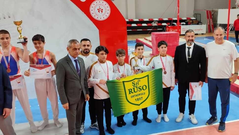 Genç sporcularımız gururlandırdı