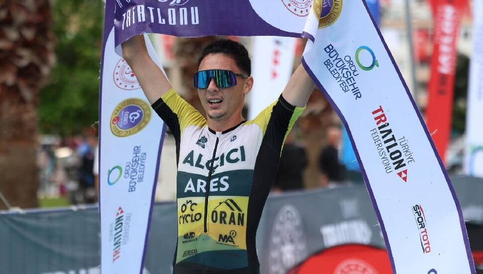 Enis Alçıcı, Ordu Triatlonu’nda birinci