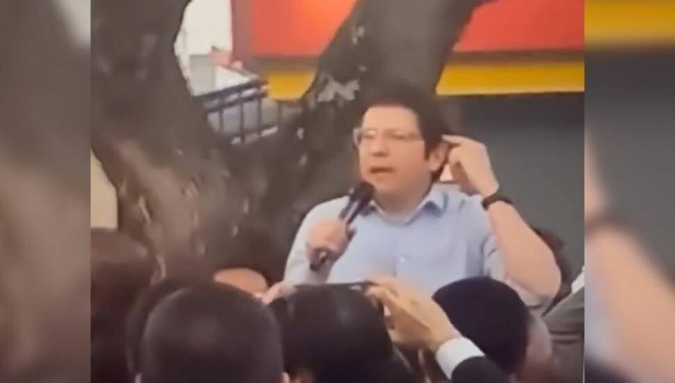 Kolombiya'da silahlı saldırıya uğrayan Cumhurbaşkanı adayı Uribe ağır yaralandı