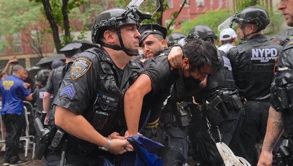 ABD'nin New York kentinde göçmenlere destek gösterisinde onlarca protestocu gözaltına alındı