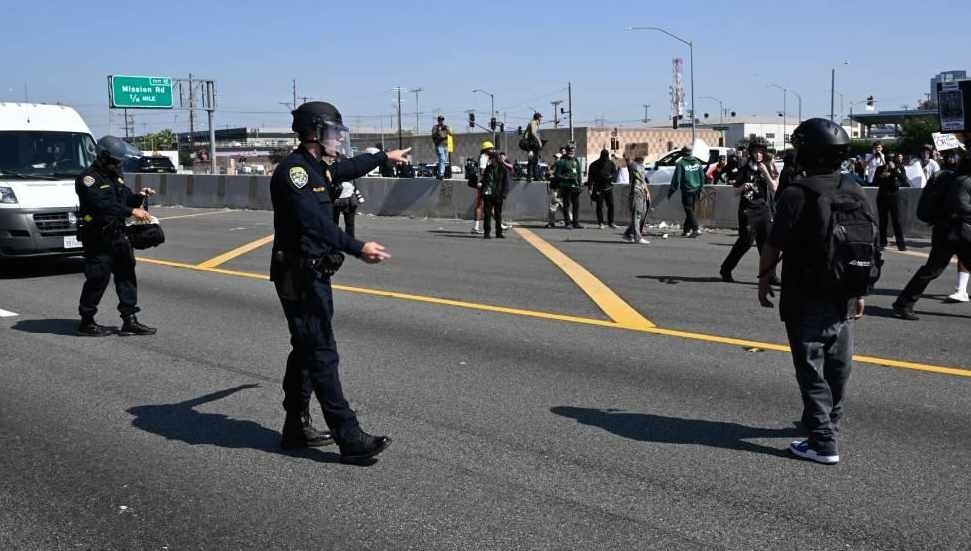 Los Angeles'ta sokağa çıkma yasağı ilan edildi