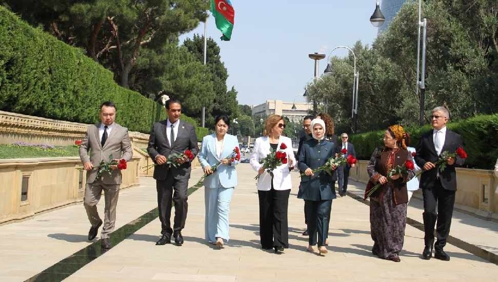 Sadık Gardiyanoğlu, Azerbaycan ve Türk şehitliklerini ziyaret etti