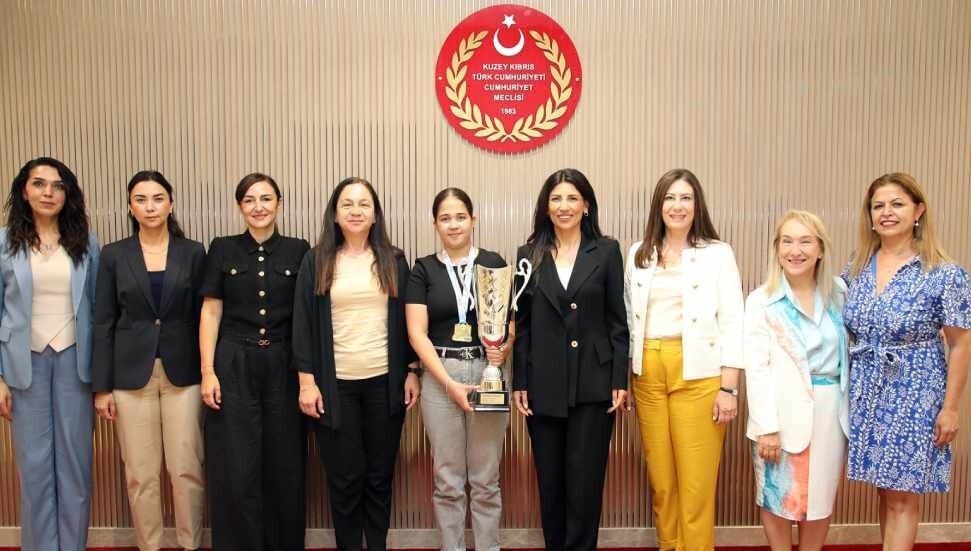 Alara Ghaffari’ye Meclis’te gurur kabulü