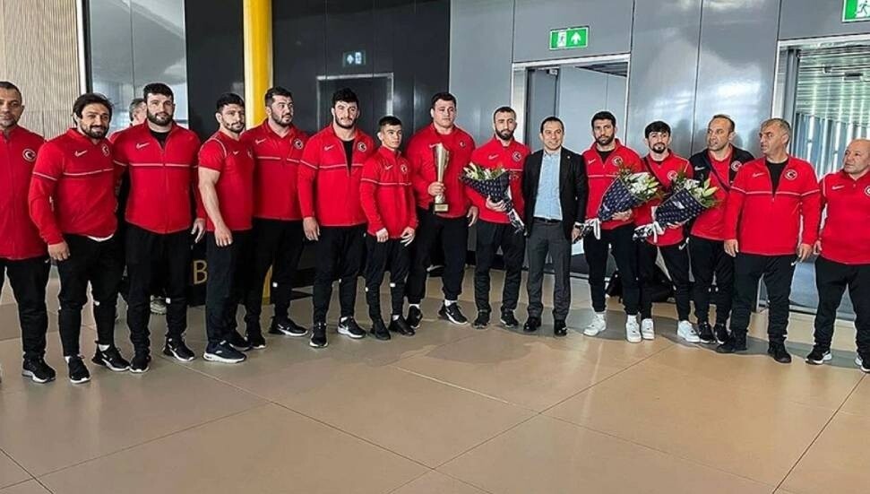 Türk sporcular İran'da İsrail saldırısına yakalandı