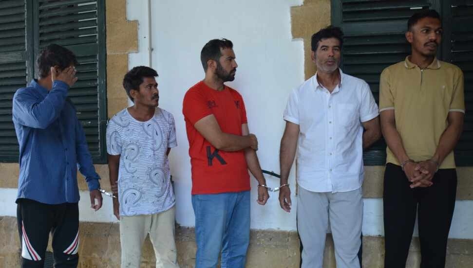 Kaçak zanlılar patronlarının çalışma izni yapmadığını söyledi: Soruşturma başlatıldı