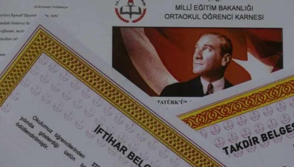 Türkiye'deki yaklaşık 20 milyon öğrenci bugün karne alacak